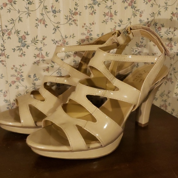 Naturalizer Shoes - Nude patent heels 8w Naturalizer Shoes - Nude patent heels 8w